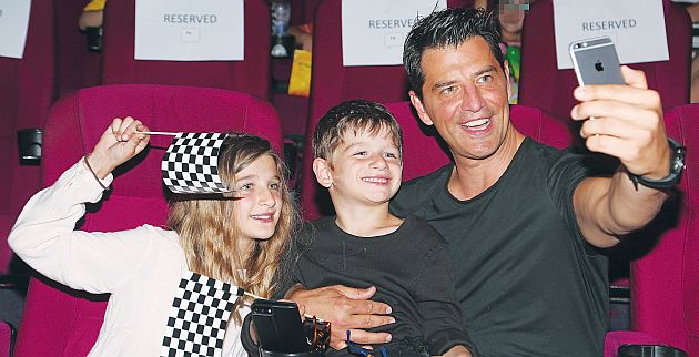 sel_19_f2_3546_sakis_royvas_me_ta_pedia_toy_anastasia_alexandro_1462017