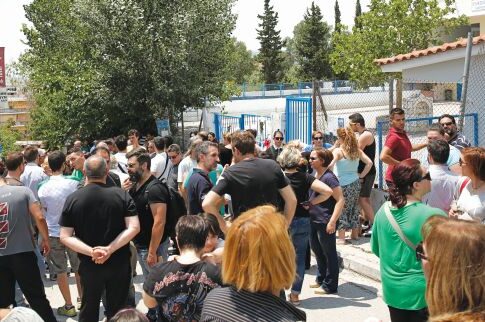 Φόρτωσαν όπλα σε αγροτικά