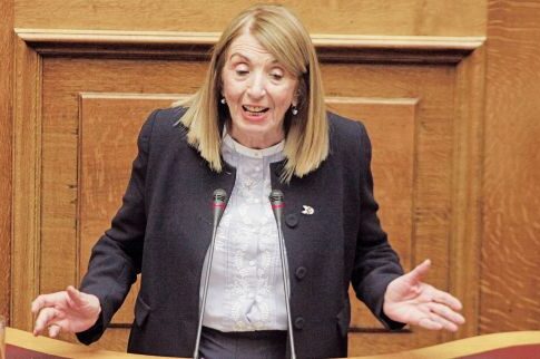 Η Τασία άρχισε τις «μπαλοθιές» για τις ξεκούδουνες τροπολογίες
