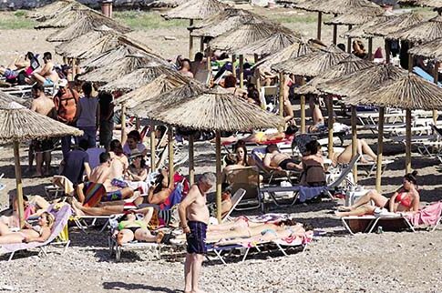 «Φωτιά» στις τσέπες η επίσκεψη σε οργανωμένη παραλία