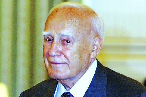 Με λοίμωξη του αναπνευστικού νοσηλεύεται ο Κάρολος Παπούλιας