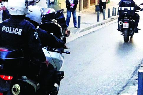 Αστυνομικοί στους νονούς της νύχτας