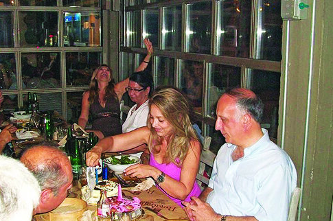 Οι απόφοιτοι του 1972 του 45ου Δημοτικού Κυψέλης θυμήθηκαν τα παλιά