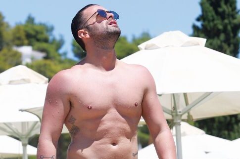 Ο Ηλίας Βρεττός και η (νέα) αγάπη του