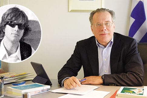 Γιώργος Κουμουτσάκος: «Ροκ σταρ» διπλωμάτης