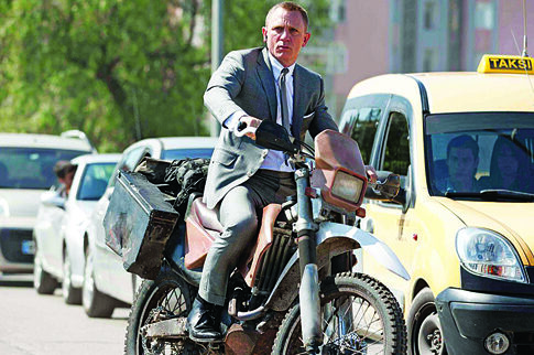 Ο Bond επιστρέφει με... σούπερ κουίζ