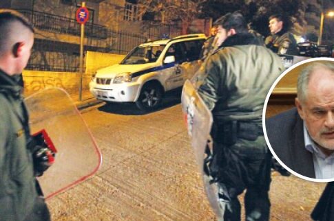Μπλόκο από κρατικά αυτοκίνητα στην Κυψέλη για τον... Φωτάκη