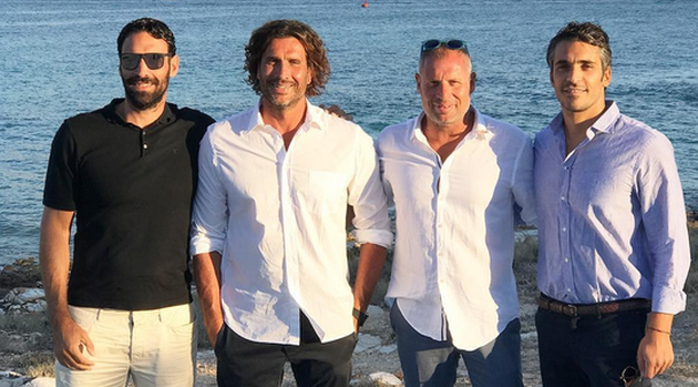 «SURVIVOR» Ο Κώστας Κοκκινάκης ταξίδεψε με την παρέα του στην Πάρο για τον γάμο του Γιάννη Εμμανουηλίδη