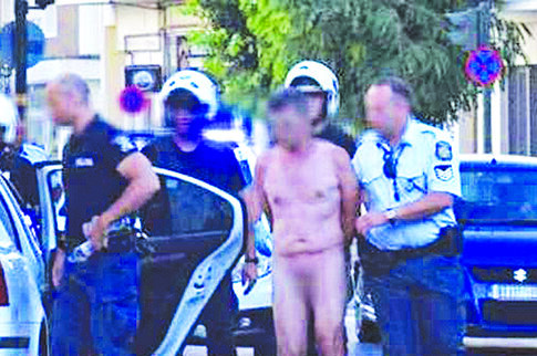 Συνέβη στον Βόλο: Τα πέταξε όλα στη μέση του δρόμου