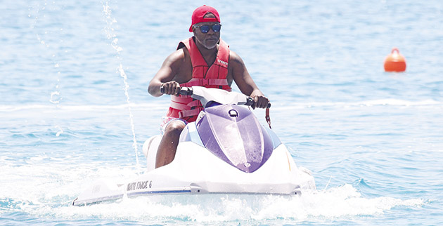 ΣΕ JET SKI • Ο Zeraw