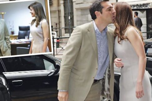 Αγκαλιές και φιλιά του Τσίπρα με τη σικάτη Εφη Αχτσιόγλου