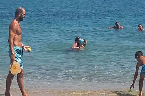 «Τρίποντα» σε παραλία της Πάρου!