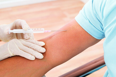 Eνέσιμο κοκτέιλ για το AIDS