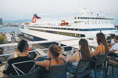 «Τσουνάμι» φυγής