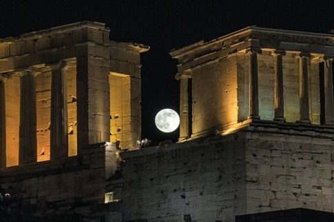 Βόλτες με αυγουστιάτικο φεγγάρι