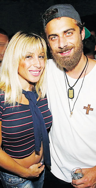 SURVIVOR • Ο Μάριος Πρίαμος Ιωαννίδης αγκαλιά με τη Μαρία Καρλάκη