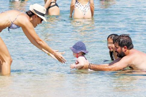 Πλατσουρίσματα και αγκαλίτσες