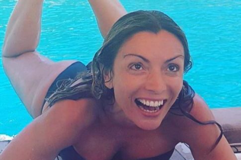 Η Πασχαλίδου κάνει βουτιές στο Ιόνιο