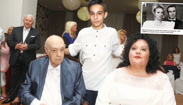 Ο Ανδρέας και η Μαίρη Μπάρκουλη με τον μικρό Νικόλα. Δεξιά επάνω : Το μήνυμα του Νικόλα για τον θάνατο της Λάσκαρη