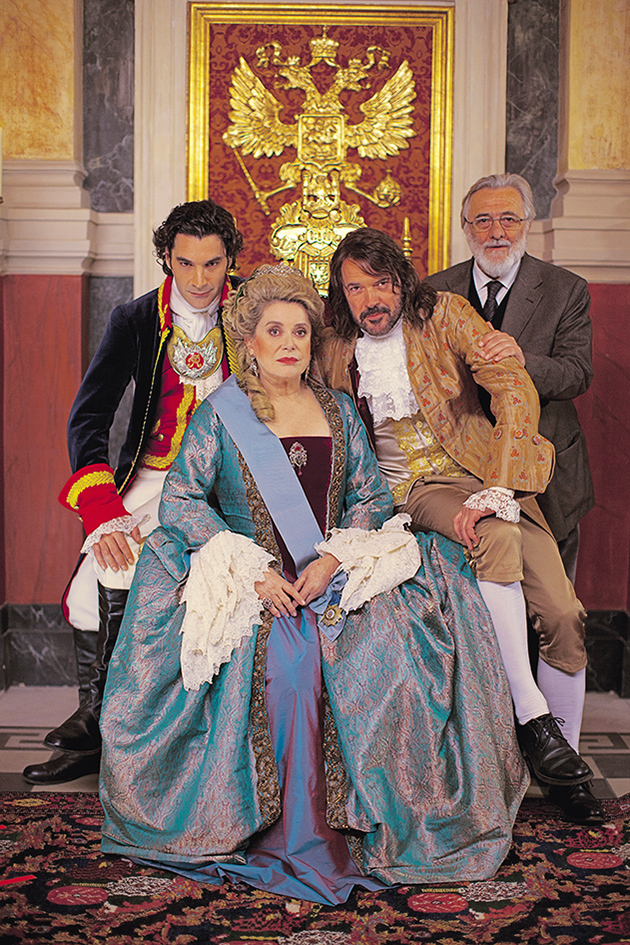 ΠΡΩΤΑΓΩΝΙΣΤΕΣ • Οι συντελεστές της ταινίας «Ο θεός αγαπάει το χαβιάρι»