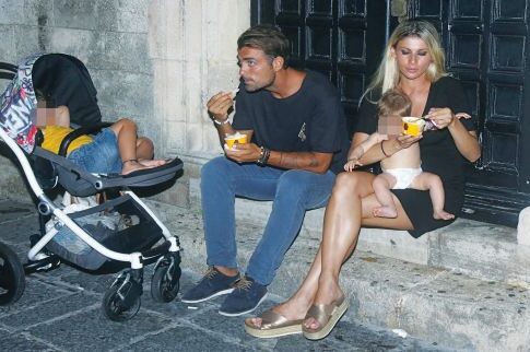 Χανταμπάκης family στο νησί των ιπποτών