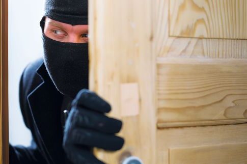 Ληστές μπούκαραν σε ξενοδοχείο  και άρπαξαν το χρηματοκιβώτιο