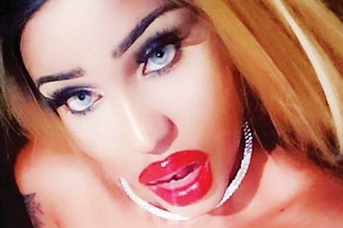 Ζωντανή κούκλα του sex!