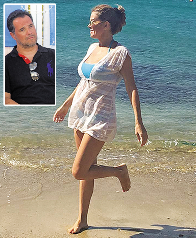 ΜΠΟΥΜΠΟΥΚΑ • Η Ευγενία Μανωλίδου, ανέμελη, στην παραλία. Μικρή φωτό: Ο Αδωνις Γεωργιάδης