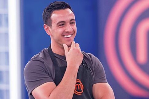 Ο νικητής του «MasterChef» κοντά στα προσφυγόπουλα στη Σάμο