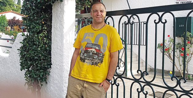 ΧΑΜΟΓΕΛΑΣΤΟΣ • Εξω από τον χώρο εργασίας