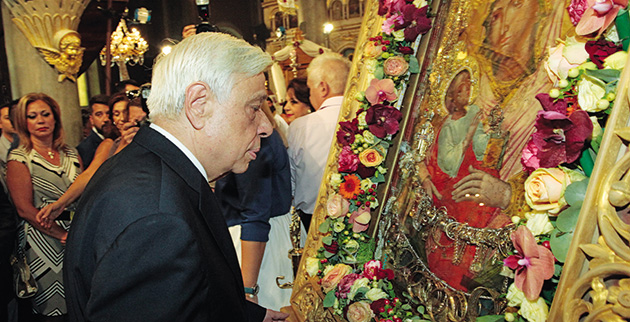 ΠΡΟΣΚΥΝΗΜΑ • Ο Προκόπης Παυλόπουλος στη Θήβα