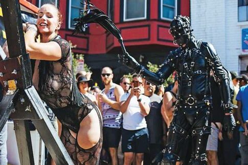 ΗΠΑ: Πιστοί στο ραντεβού τους οι λάτρεις του kinky sex