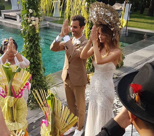 Η Ιωάννα Ντεντή και ο Ζαν Φιλίπ Ντουμένγκ στη γαμήλια τελετή στο Μπαλί