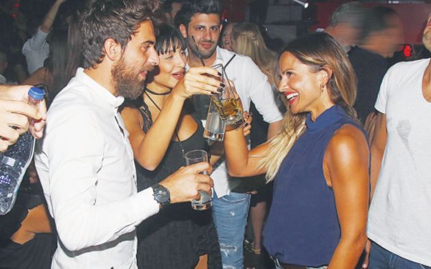 Η Ναυσικά Παναγιωτακοπούλου διασκεδάζει με τη φίλη της Σόφη Πασχάλη και τον Μάριο Πρίαμο Ιωαννίδη