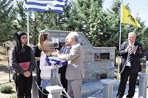 Συγκίνηση στα αποκαλυπτήρια του μνημείου του Στάθη Λαζαρίδη