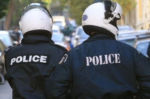Σκηνές Φαρ Ουέστ στα Εξάρχεια με ερωτοχτυπημένο Αλβανό μαφιόζο