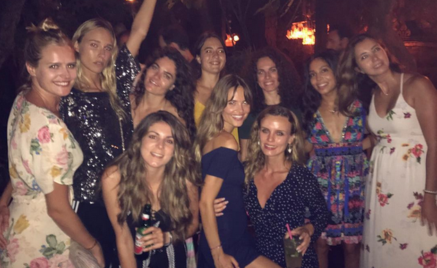 Η Ντεντή με τις φίλες της