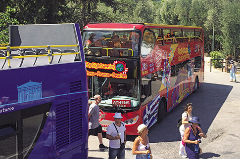 Tour στην Αθήνα με το... magic bus