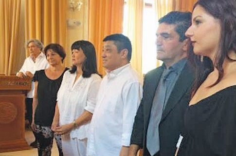 Από Κινέζος έγινε Κρητικός και από Γιπ... Γιπάκης
