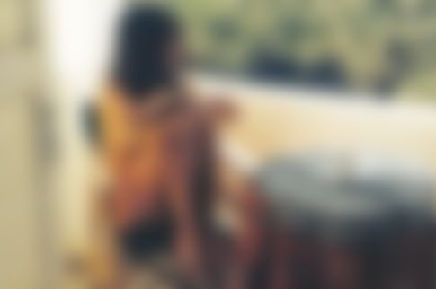 Γυμνή στο μπαλκόνι η Χαραλαμπίδου