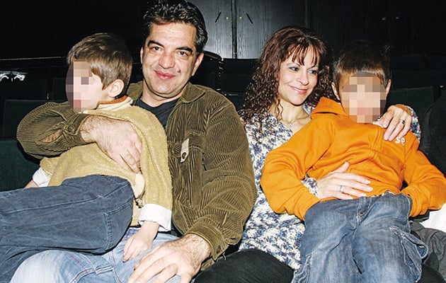 ΟΙΚΟΓΕΝΕΙΑ • Με την πρώην γυναίκα του και τους δύο γιους τους σε γιορτή του ΣΕΗ, το 2007