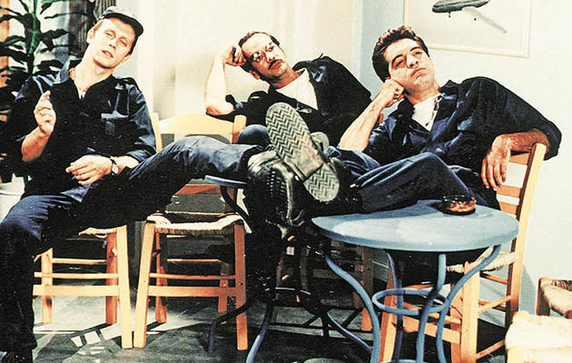 ΓΥΡΙΣΜΑΤΑ • Στιγμιότυπο από τη θρυλική τηλεοπτική σειρά «Της Ελλάδος τα παιδιά»