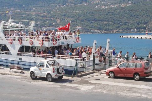 Μπλόκο στους τουρίστες