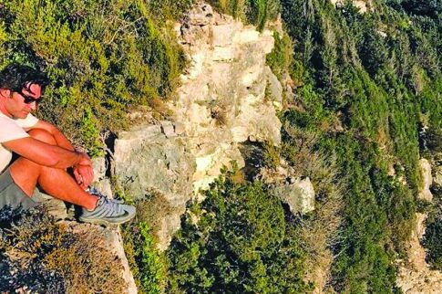 Ο ατρόμητος Χριστόφορος στην άκρη του γκρεμού