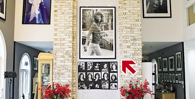 Η φωτογραφία της Τζάκι Ωνάση δεσπόζει στο σαλόνι του