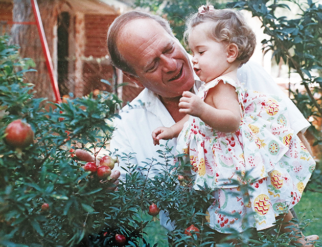 ΤΡΥΦΕΡΟΤΗΤΑ • Ο Γεράσιμος Αρσένης με την κόρη του Αμαλία