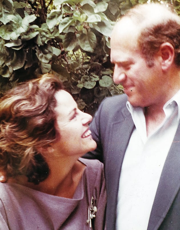 ΑΝΑΜΝΗΣΕΙΣ • Το ζευγάρι σε παλαιότερες, ευτυχισμένες στιγμές