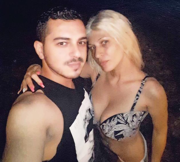 Η Μαίρη Σκόρδου αγκαλιά με τον Γιώργο Σαββίδη