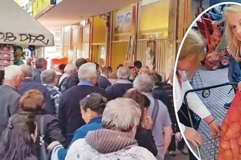 Ουρά για δέκα κιλά πατάτες!