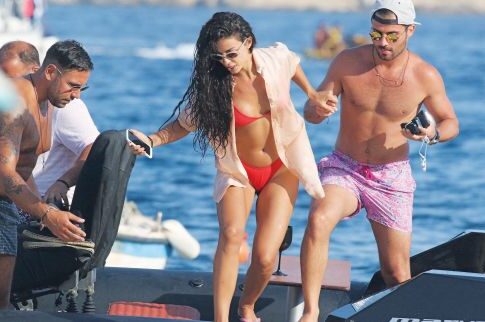 Η Φουρέιρα χρειάστηκε βοήθεια για να βγει από το φουσκωτό